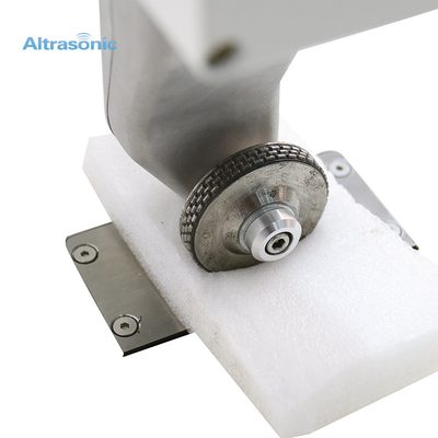 Ultrasonic Lace Sewing Machine 20khz For Side Scraping And Trimming